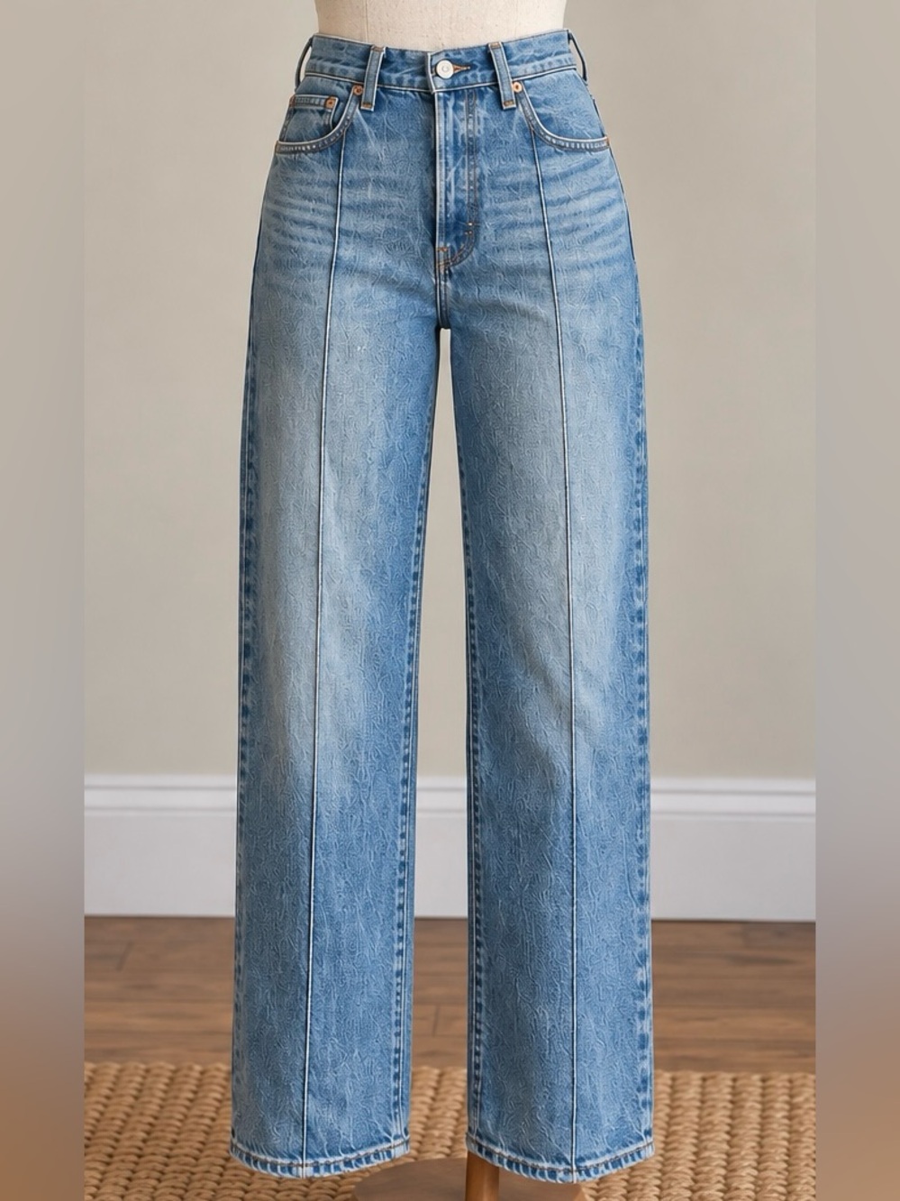 Levi’s Ribcage Straight